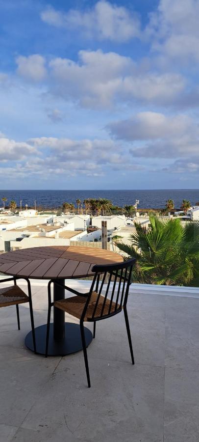 Appartement Cocomar II ~ Ocean View Loft à Guatiza Extérieur photo